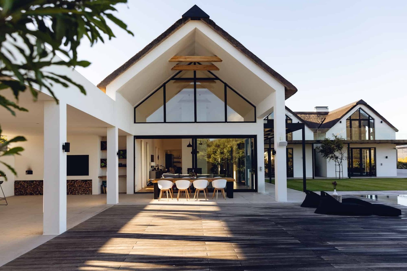 Family home with garden and outdoor dining